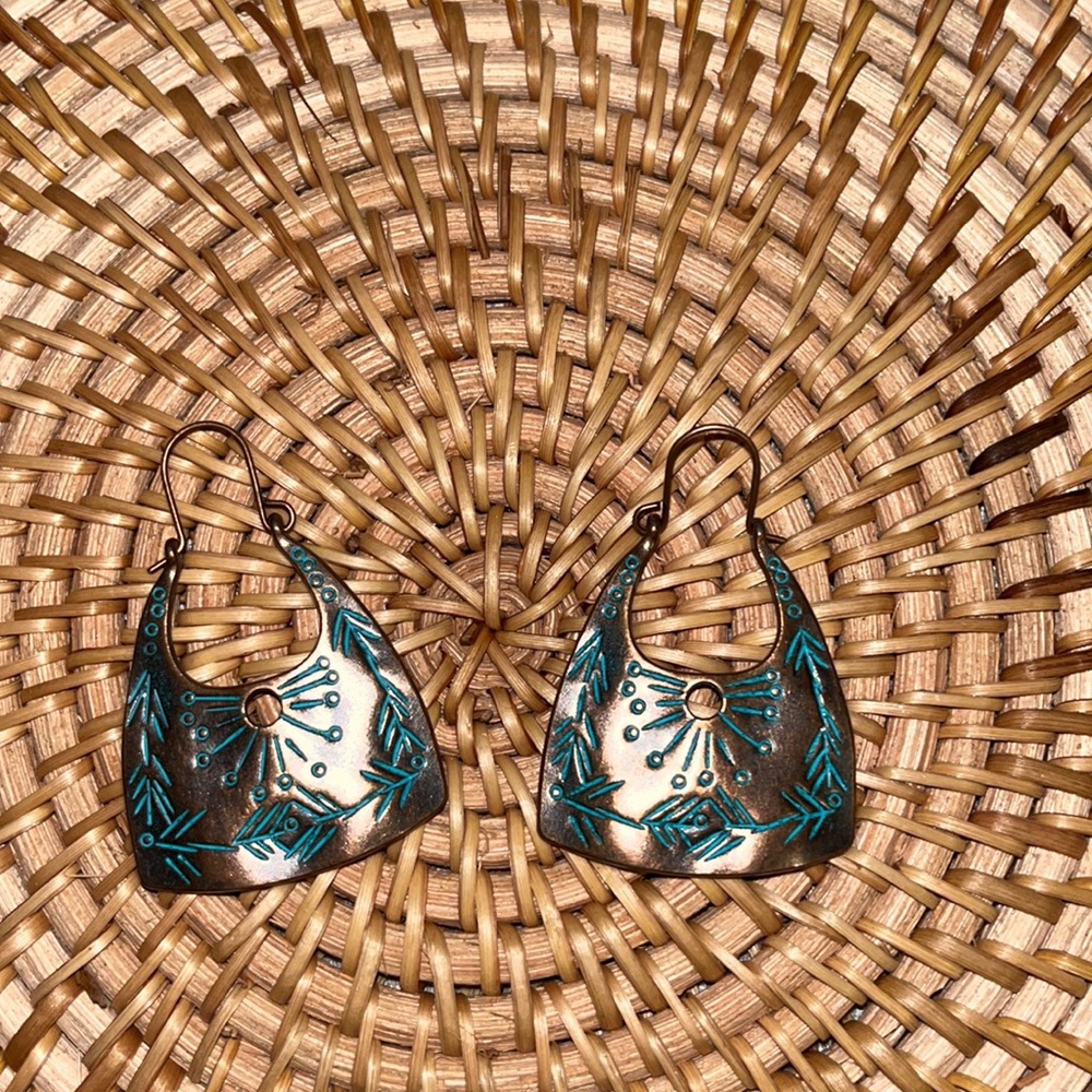 Vintage Style Basket Earring